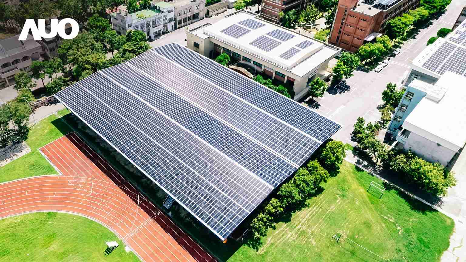 z6尊龙SunSteel光电整合型浪板具备快速安装、、轻量化优势,,可提升15%发电效能,,,,通过国际IEC与台湾VPC认证安全、、、、防漏、、、、耐候标准