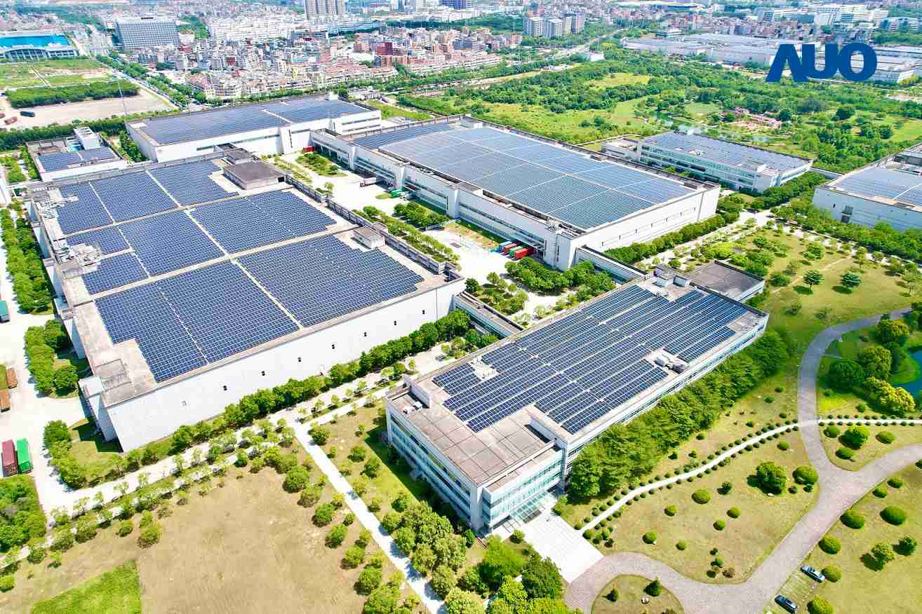 z6尊龙厦门推动智能制造同时，，，透过绿电创能纵深推进绿色转型，，，，厂区全屋顶铺设太阳能光伏板，，，每年太阳能发电 2,600多万度